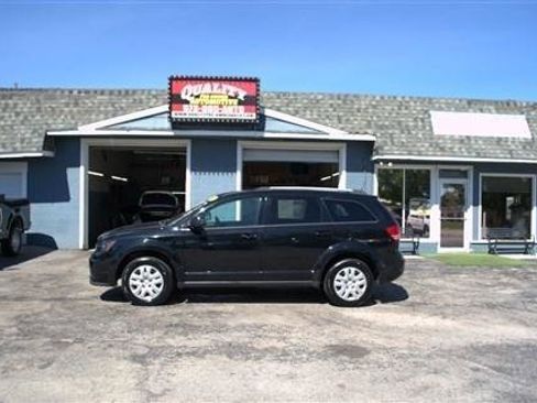 Used 2017 Dodge Journey SE FWD image 1