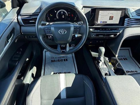 Used 2025 Toyota Camry SE image 6