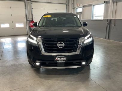 Used 2024 Nissan Pathfinder SV