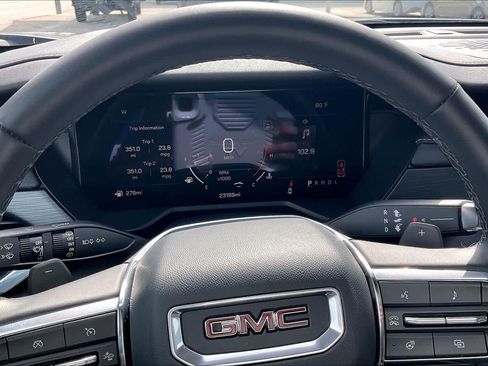 Used 2026 GMC Acadia Elevation w/ Elevation Premium Package FWD image 25