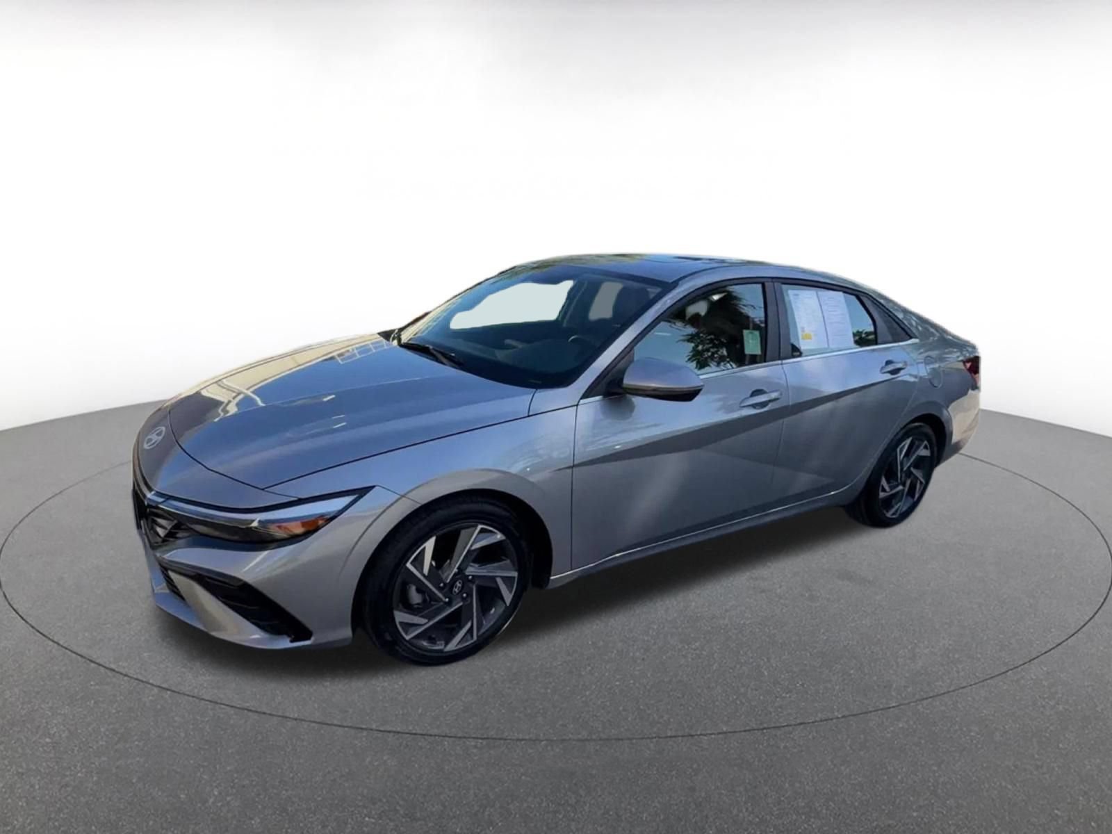 Used 2025 Hyundai Elantra Limited FWD image 7