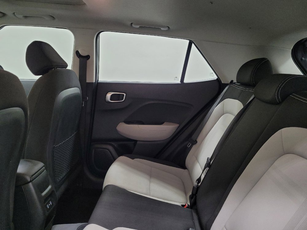 Used 2024 Hyundai Venue SEL FWD image 18