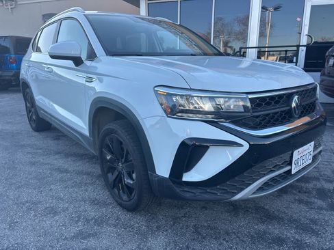 Used 2024 Volkswagen Taos SE image 10