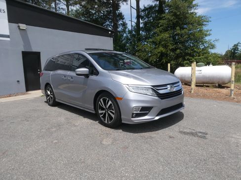 Used 2019 Honda Odyssey Elite image 3