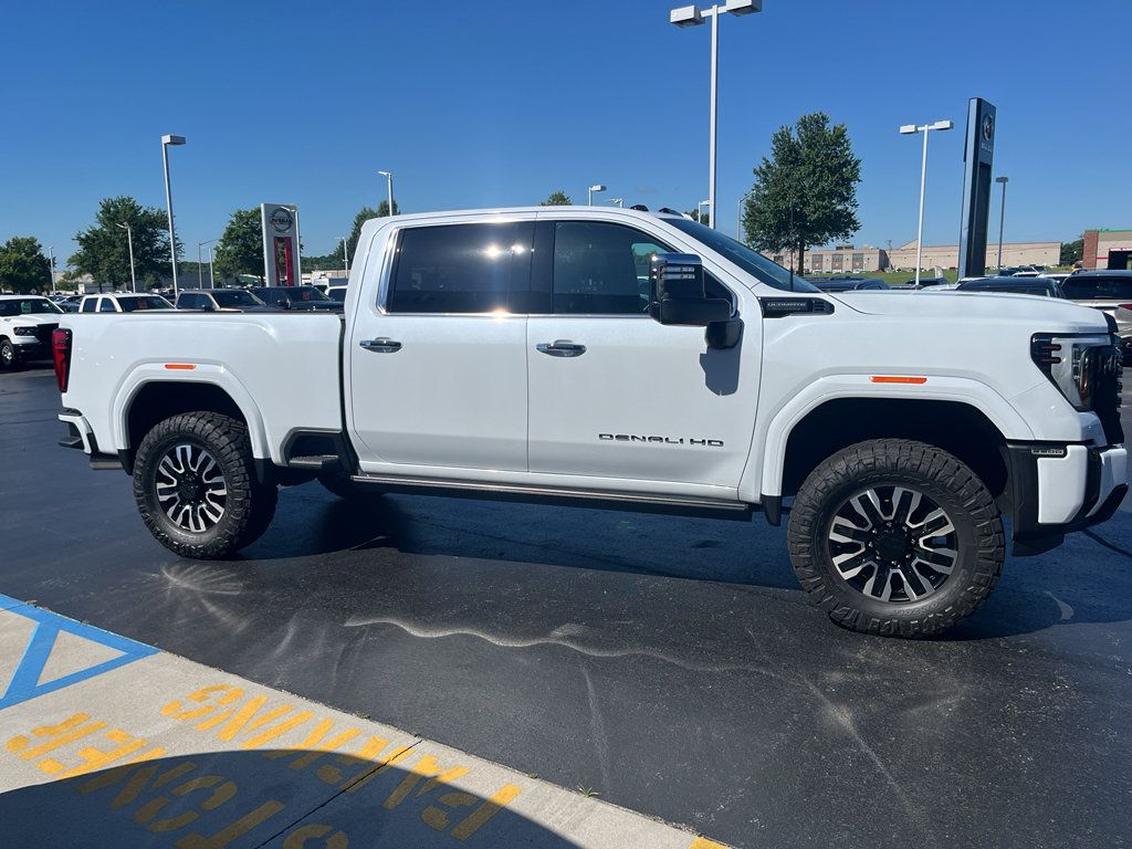 Used 2026 GMC Sierra 2500 Denali Ultimate AWD/4WD image 6
