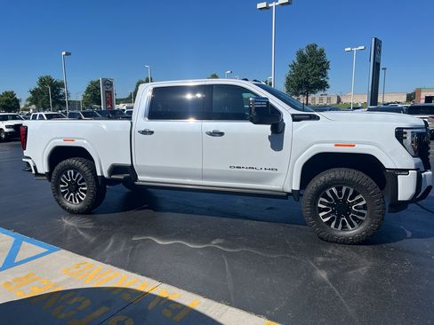 Used 2026 GMC Sierra 2500 Denali Ultimate AWD/4WD image 6