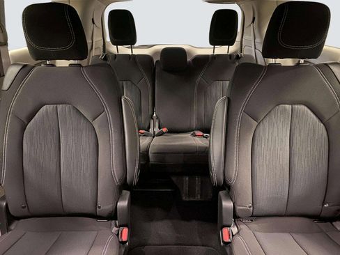 Used 2022 Chrysler Voyager LX FWD image 28