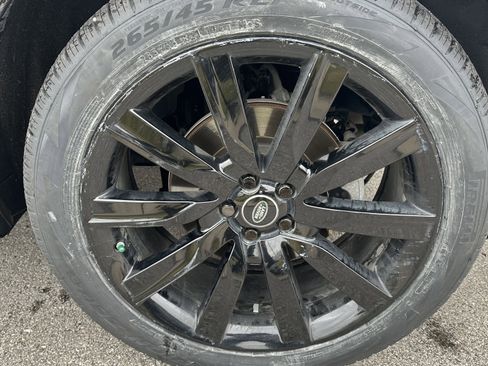 Used 2019 Land Rover Range Rover Velar R-Dynamic SE image 13