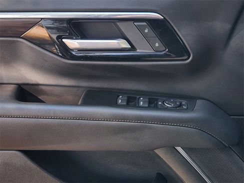 Used 2025 Chevrolet Suburban LS image 24