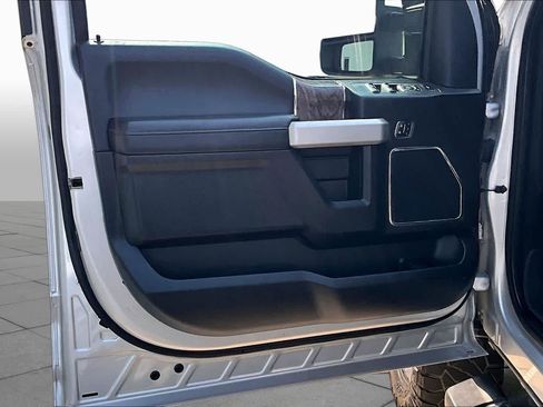 Used 2019 Ford F250 Lariat w/ Lariat Value Package AWD/4WD image 19