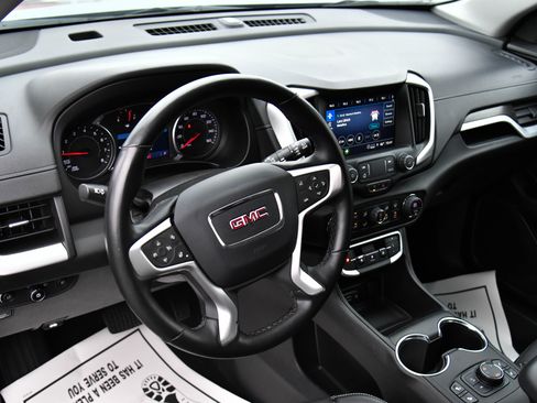 Used 2024 GMC Terrain SLT image 16