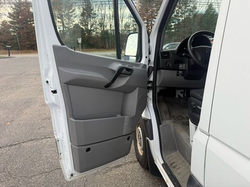 Used 2017 Mercedes-Benz Sprinter 2500 image 18