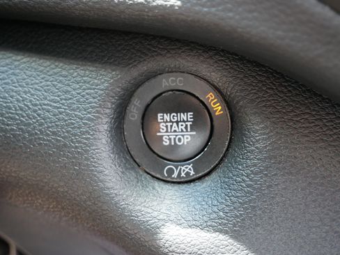 Used 2019 Jeep Cherokee Limited AWD/4WD image 34