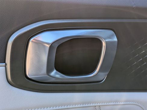 Used 2023 Kia Sorento SX Prestige image 29