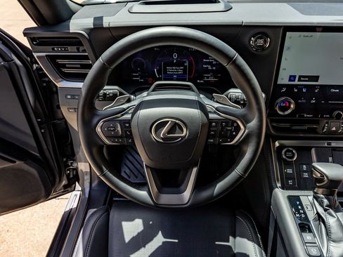 Used 2026 Lexus GX 550 w/ Accessory Package (2T) AWD/4WD image 19