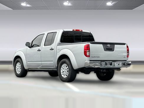 Used 2019 Nissan Frontier SV image 3