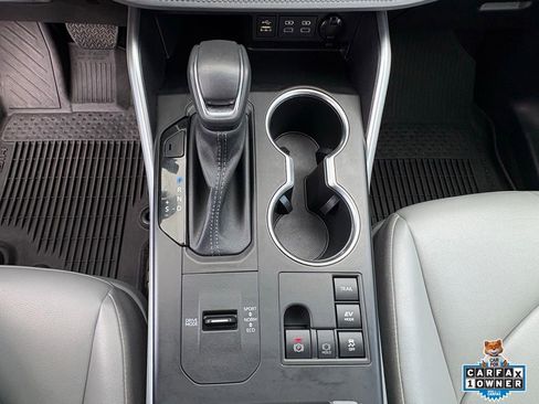 Used 2023 Toyota Highlander XLE image 22