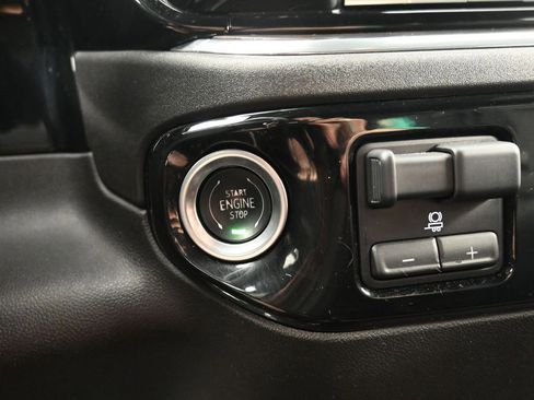 Used 2025 GMC Sierra 1500 SLT image 18