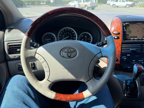 Used 2005 Toyota Sienna XLE Limited AWD/4WD image 10