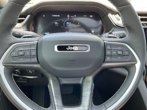 Used 2024 Jeep Grand Cherokee L Limited AWD/4WD image 11