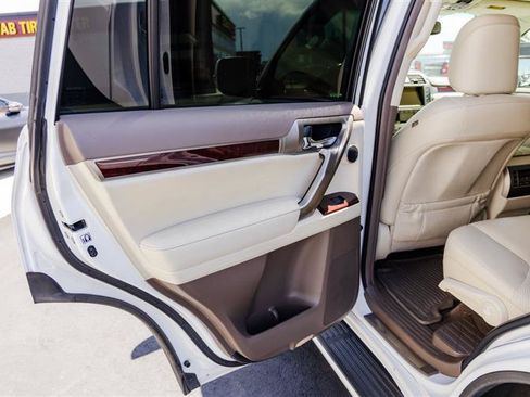 Used 2017 Lexus GX 460 Luxury AWD/4WD image 34