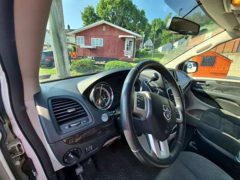 Used 2017 Dodge Grand Caravan SE w/ Power Window Group FWD image 10