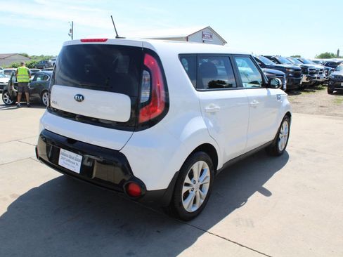 Used 2016 Kia Soul + FWD image 8