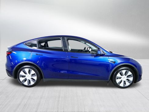 Used 2022 Tesla Model Y Long Range AWD/4WD image 8