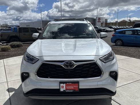 Used 2023 Toyota Highlander Platinum AWD/4WD image 3