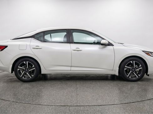 Used 2025 Nissan Sentra SV FWD image 11