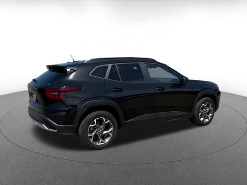 Used 2025 Chevrolet Trax LT w/ LT Convenience Package FWD image 11