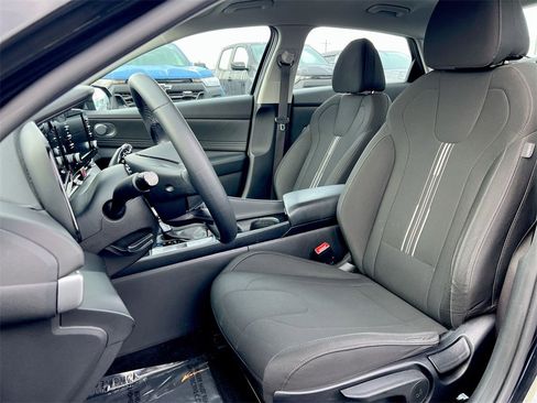 Used 2021 Hyundai Elantra SEL w/ Convenience Package image 17