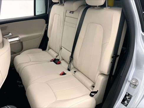 Used 2024 Mercedes-Benz EQB 300 4MATIC image 23
