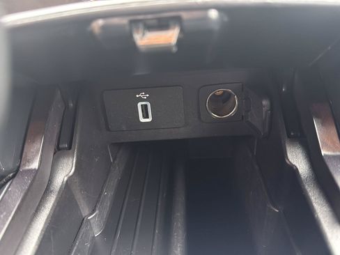 Used 2018 Ford Explorer XLT w/ Equipment Group 202A AWD/4WD image 25