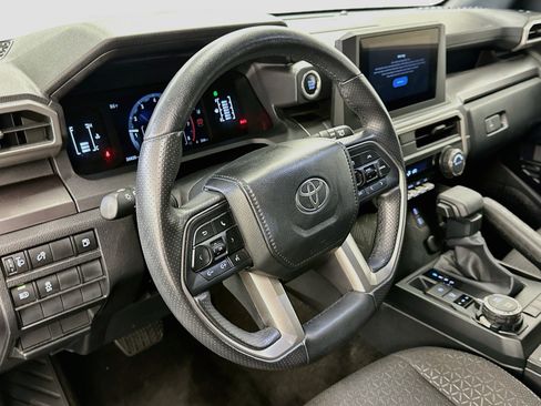 Used 2025 Toyota 4Runner SR5 AWD/4WD image 18