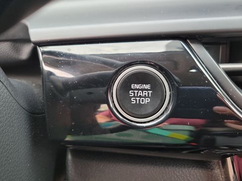 Used 2025 Kia Seltos S image 11