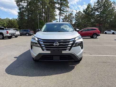 Used 2024 Nissan Rogue S AWD/4WD image 3