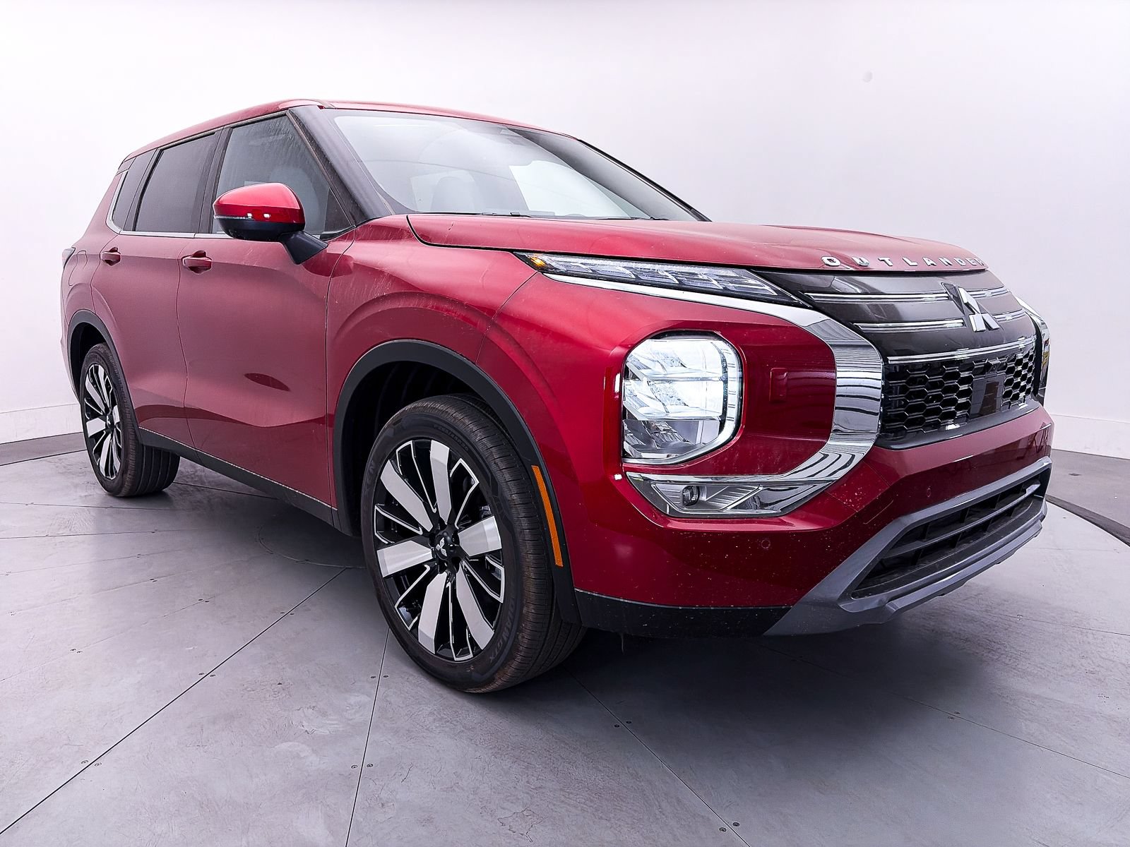 Used 2026 Mitsubishi Outlander SE AWD/4WD image 1