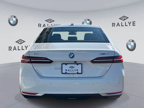 Certified 2025 BMW i5 xDrive40 w/ Premium Package image 6