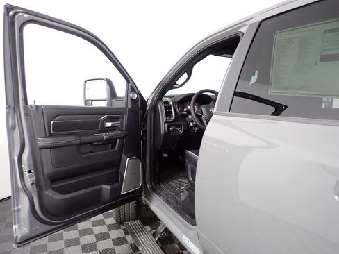 New 2026 RAM 2500 Laramie AWD/4WD image 19