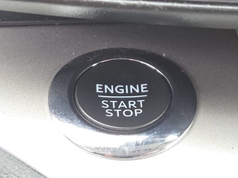 Used 2022 Ford Explorer XLT w/ Equipment Group 202A AWD/4WD image 32