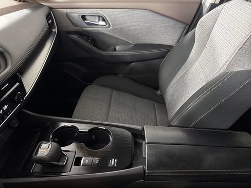 Used 2022 Nissan Rogue SV FWD image 19