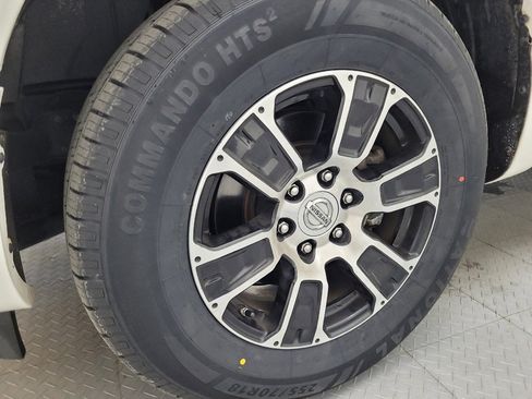 Used 2022 Nissan Titan SV image 31