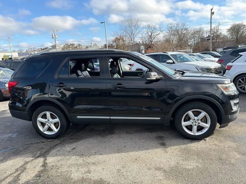 Used 2017 Ford Explorer XLT w/ Equipment Group 202A image 2