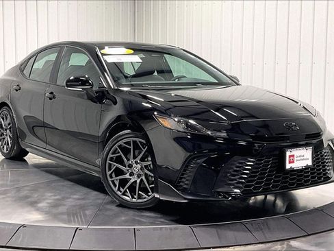 Certified 2025 Toyota Camry SE FWD image 3