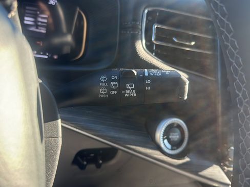 Used 2023 Jeep Wagoneer Series III w/ Premium Group I image 37