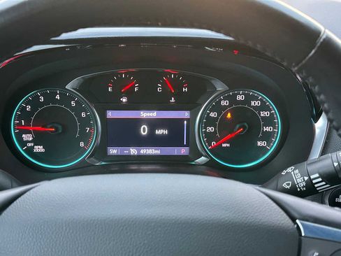 Used 2022 Chevrolet Traverse LT image 25