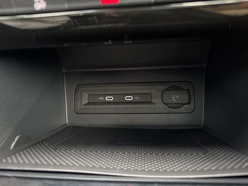 Used 2022 Volkswagen Atlas Cross Sport SEL R-Line image 21