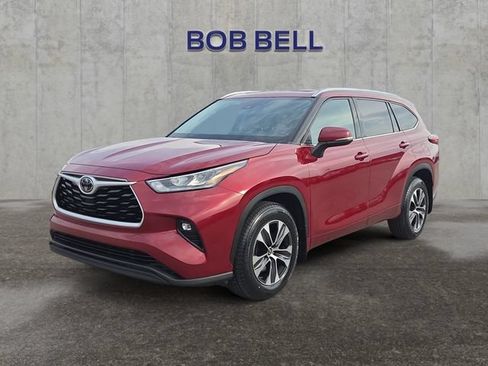 Used 2020 Toyota Highlander XLE AWD/4WD image 1