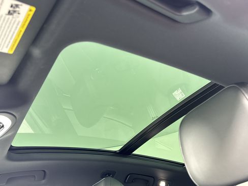 Certified 2026 Porsche Macan image 16